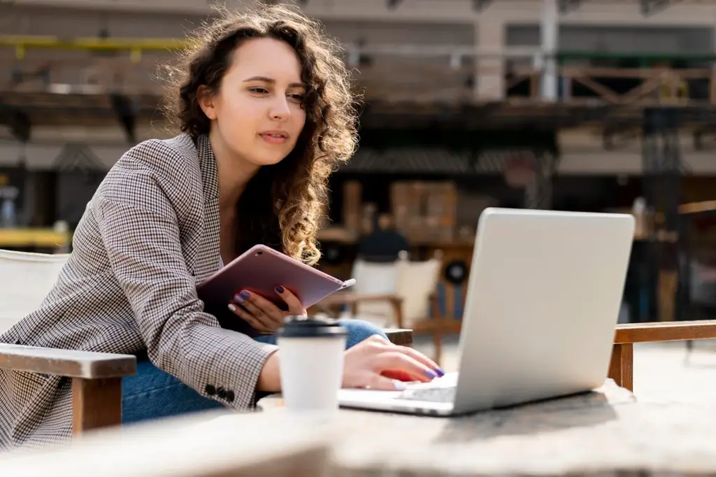 How to Earn Your Bachelor’s Degree in Healthcare Administration Online